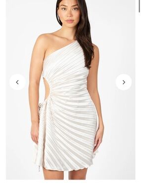 Selfie Leslie One-Shoulder Ivory/Champagne Pleated Mini Dress - brand new Medium